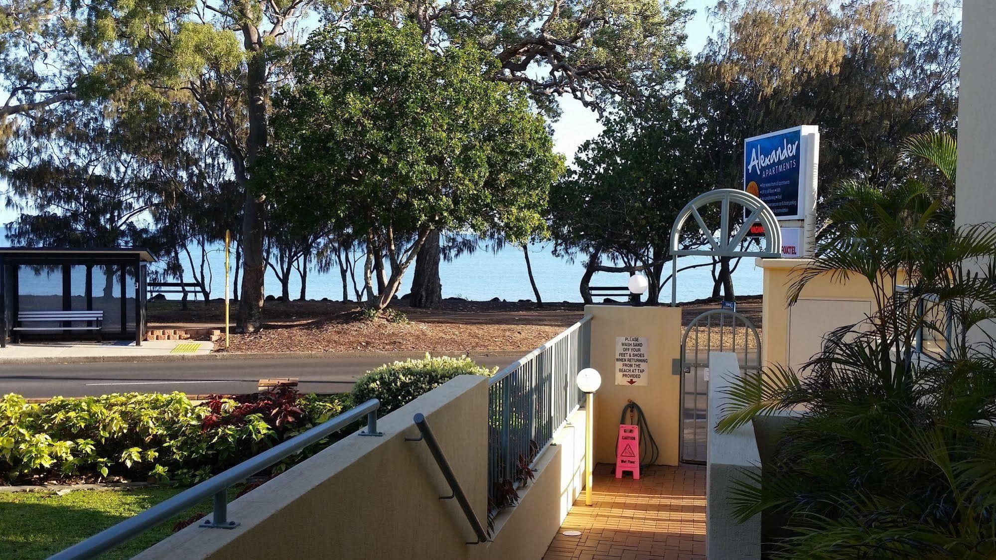Alexander Beachfront Apartments Hervey Bay Exterior foto